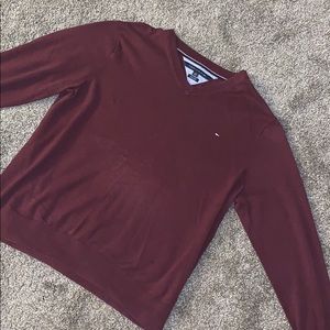 Men’s Tommy Hilfiger maroon crewneck